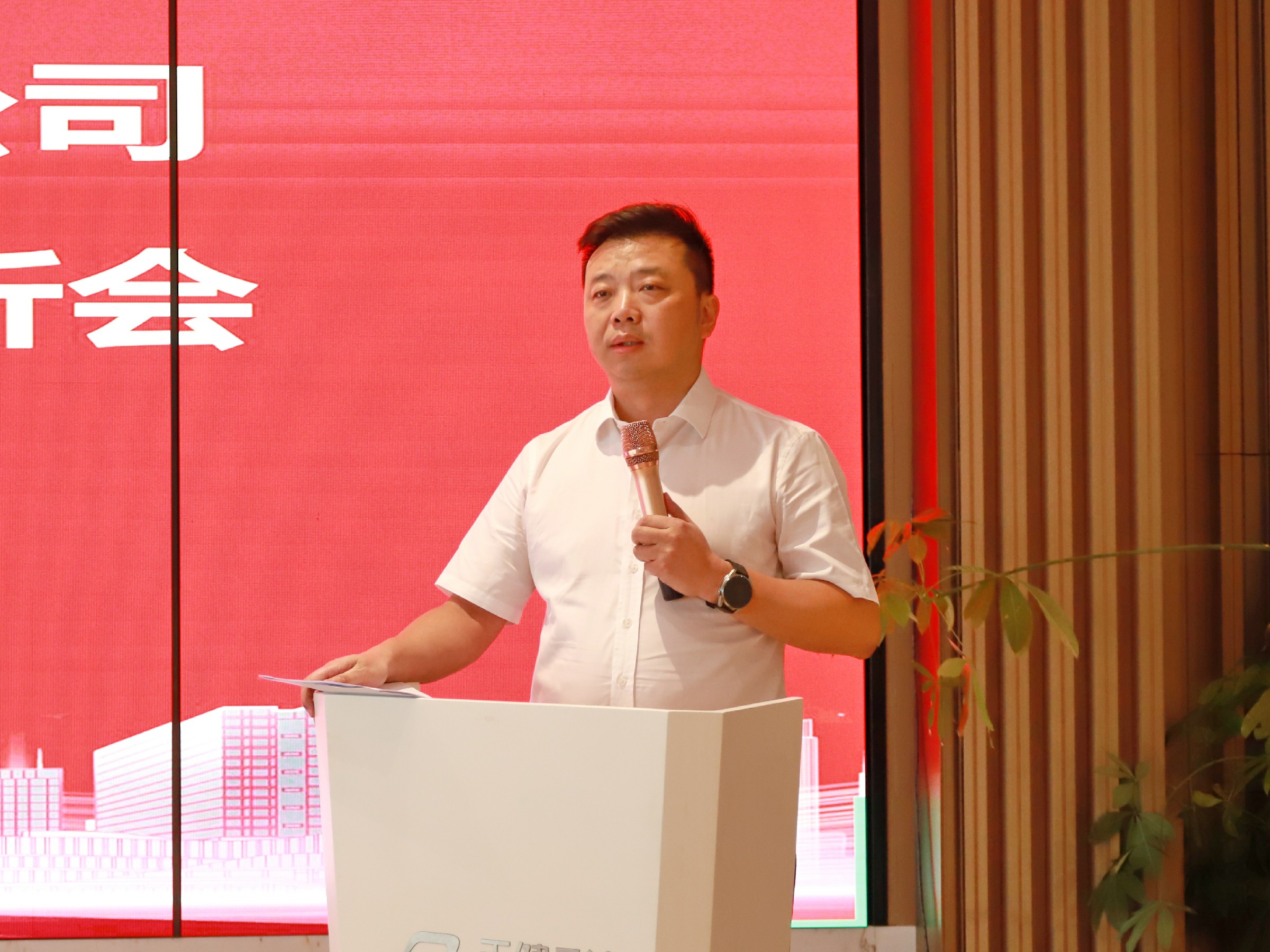 龚董讲话.jpg 龚董讲话.jpg